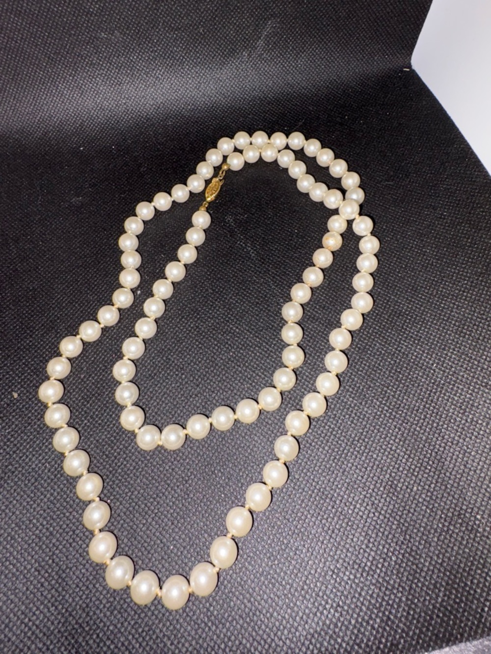 Vintage PAT Classic Pearl Strand Necklace - Cream Pearls